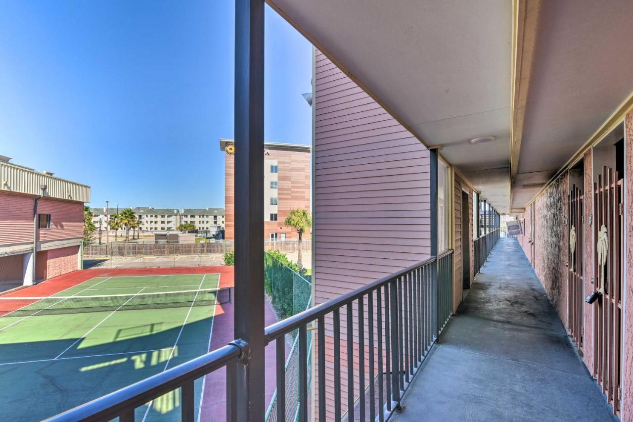 Coastal Galveston Condo Walk To Shoreline! Buitenkant foto